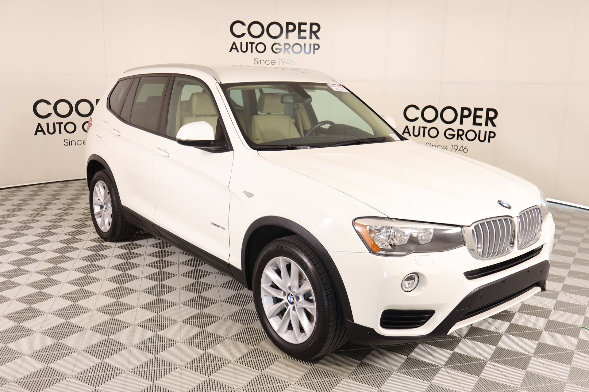 Used 2017 BMW X3 sDrive28i RWD image 1