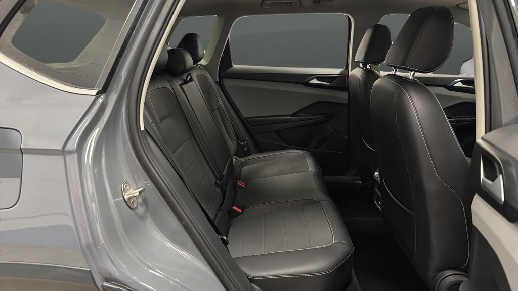 Used 2022 Volkswagen Taos SE w/ Panoramic Sunroof Package FWD image 25