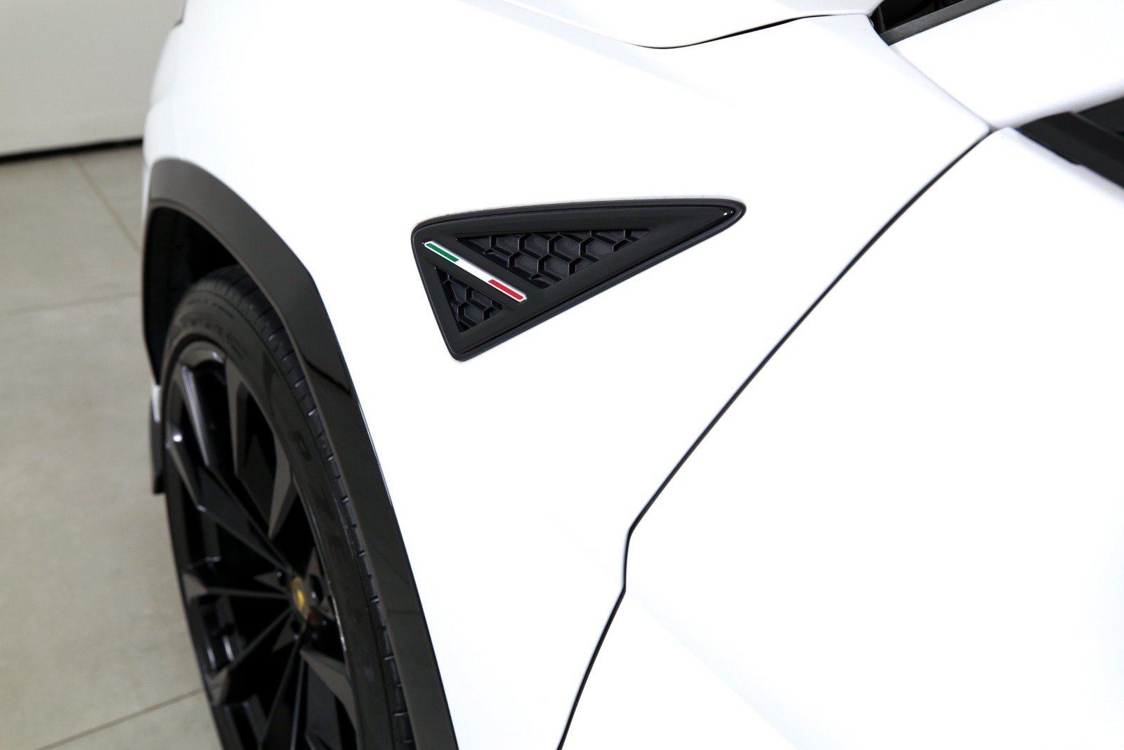 Used 2022 Lamborghini Urus AWD/4WD image 41
