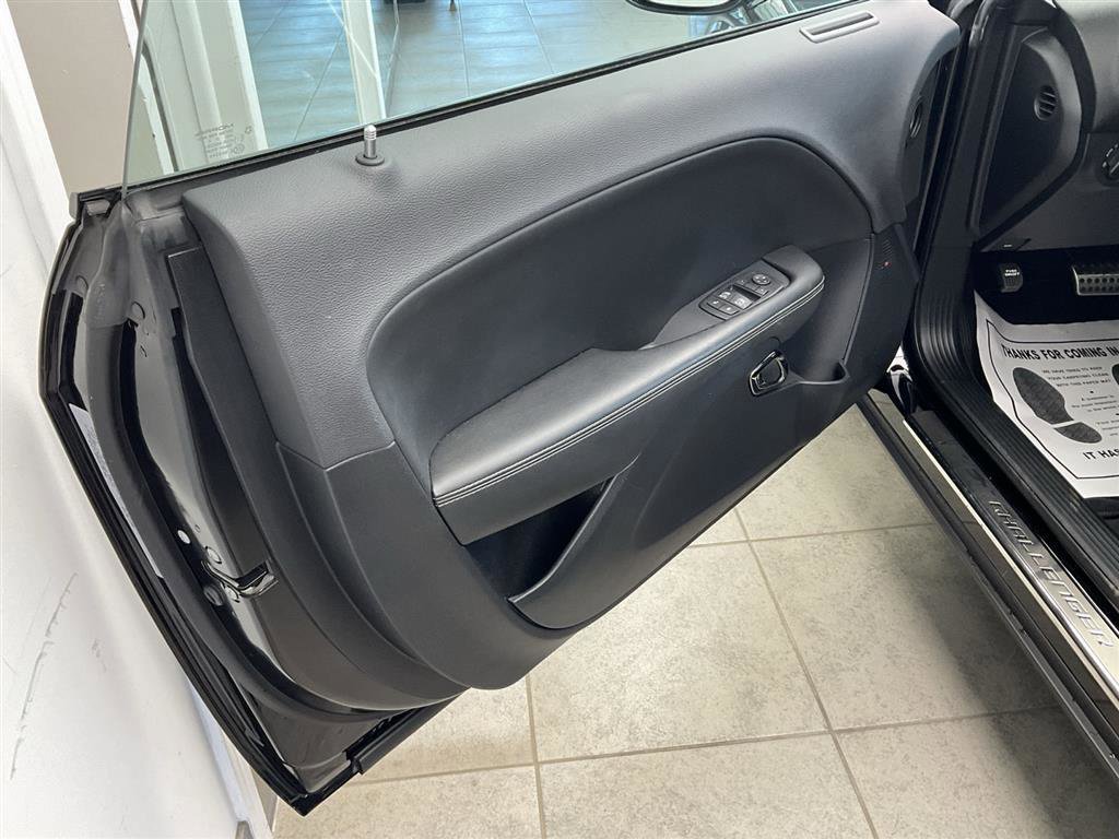 Used 2016 Dodge Challenger SRT Hellcat RWD image 9