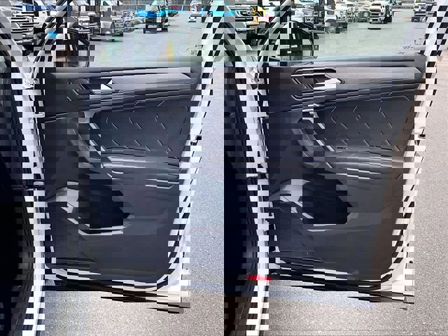 Used 2024 Volkswagen Tiguan SE image 19