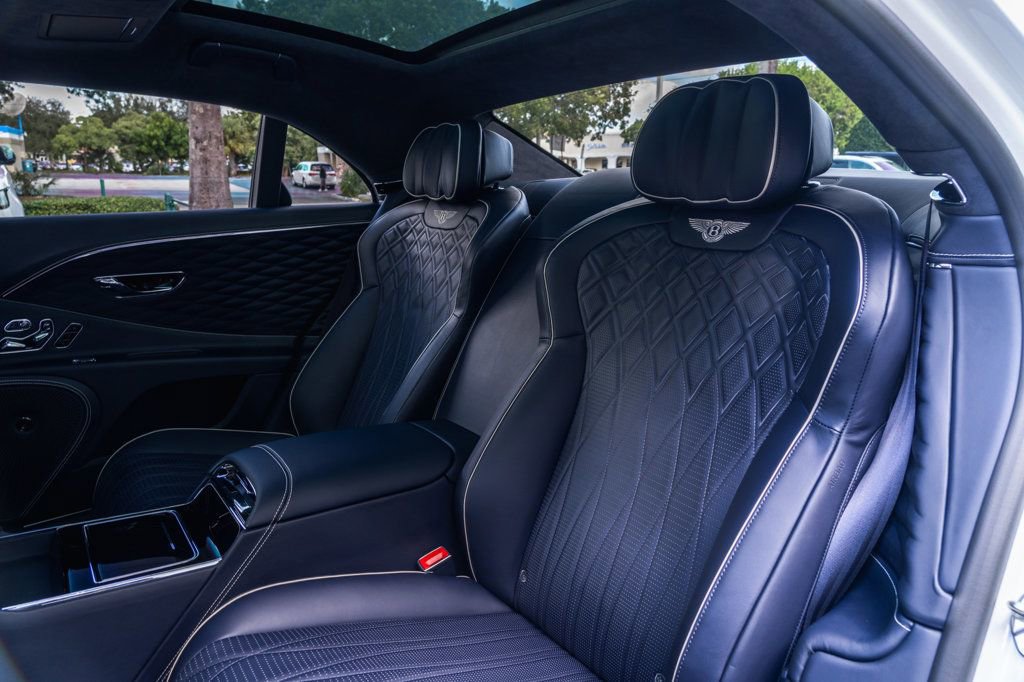 Used 2023 Bentley Flying Spur Azure image 24