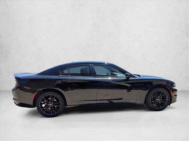 Used 2017 Dodge Charger SE w/ Power Sunroof Group RWD image 4