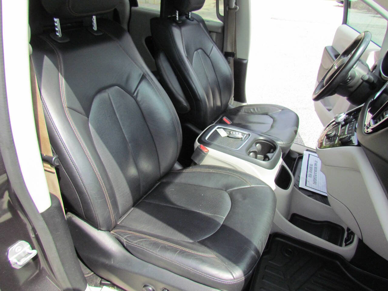 Used 2017 Chrysler Pacifica Touring-L Plus w/ Advanced Safetytec Group image 20