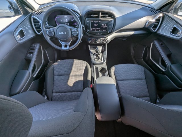 Used 2025 Kia Soul LX w/ LX Technology Package FWD image 28