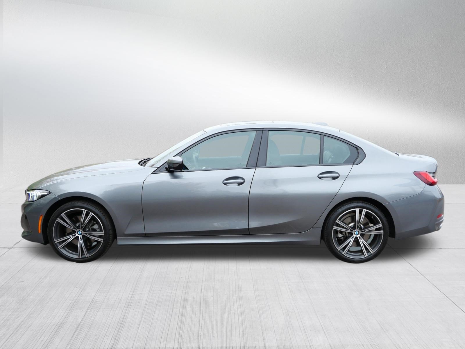 Used 2023 BMW 330i xDrive Sedan w/ Premium Package AWD/4WD image 4