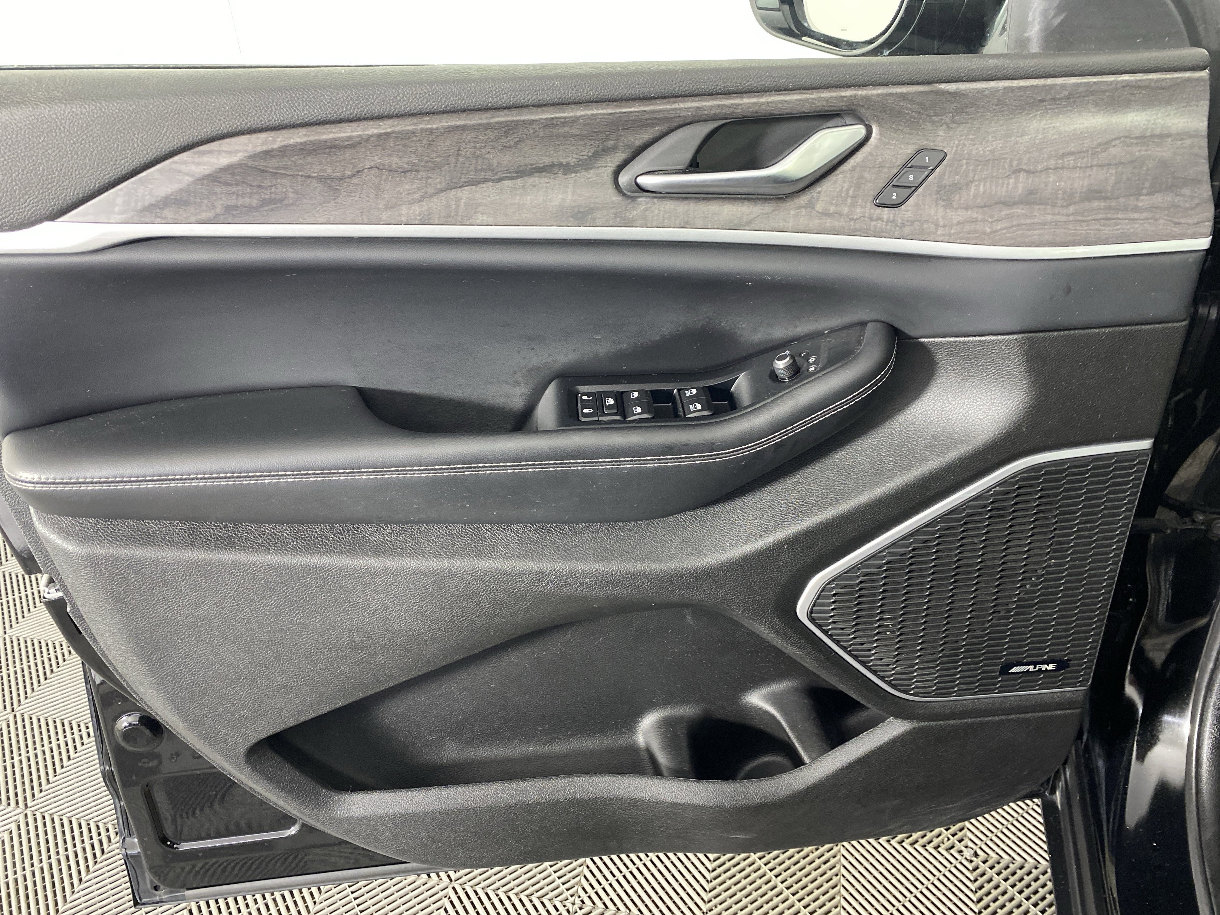 Used 2023 Jeep Grand Cherokee Limited image 15