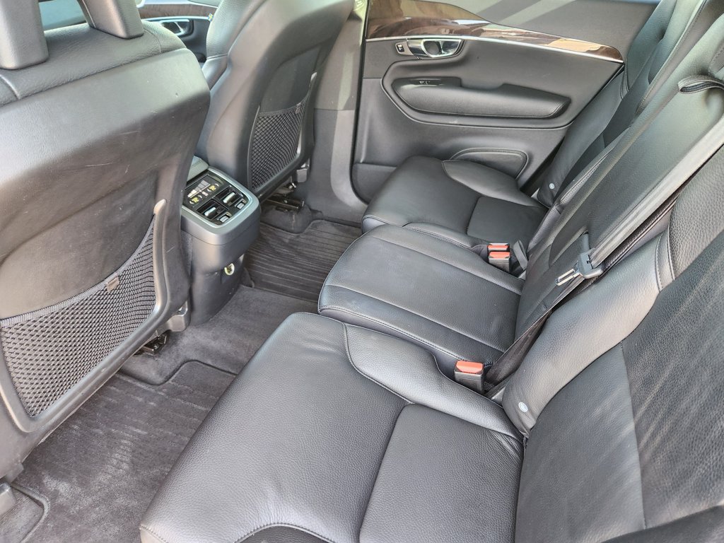 Used 2016 Volvo XC90 T6 Momentum w/ Momentum Plus Package AWD/4WD image 9