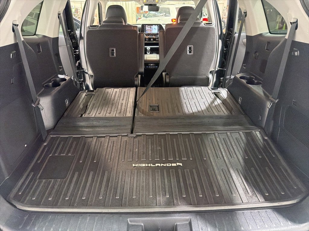 Used 2021 Toyota Highlander Limited image 28