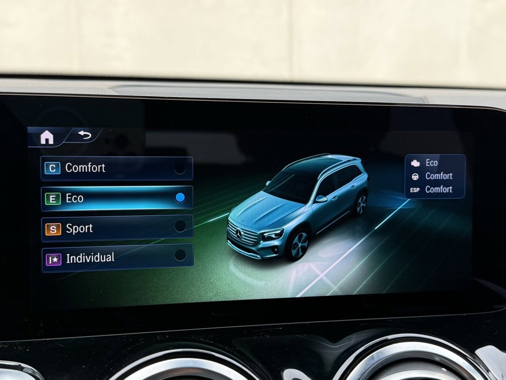 Used 2025 Mercedes-Benz GLB 250 image 10