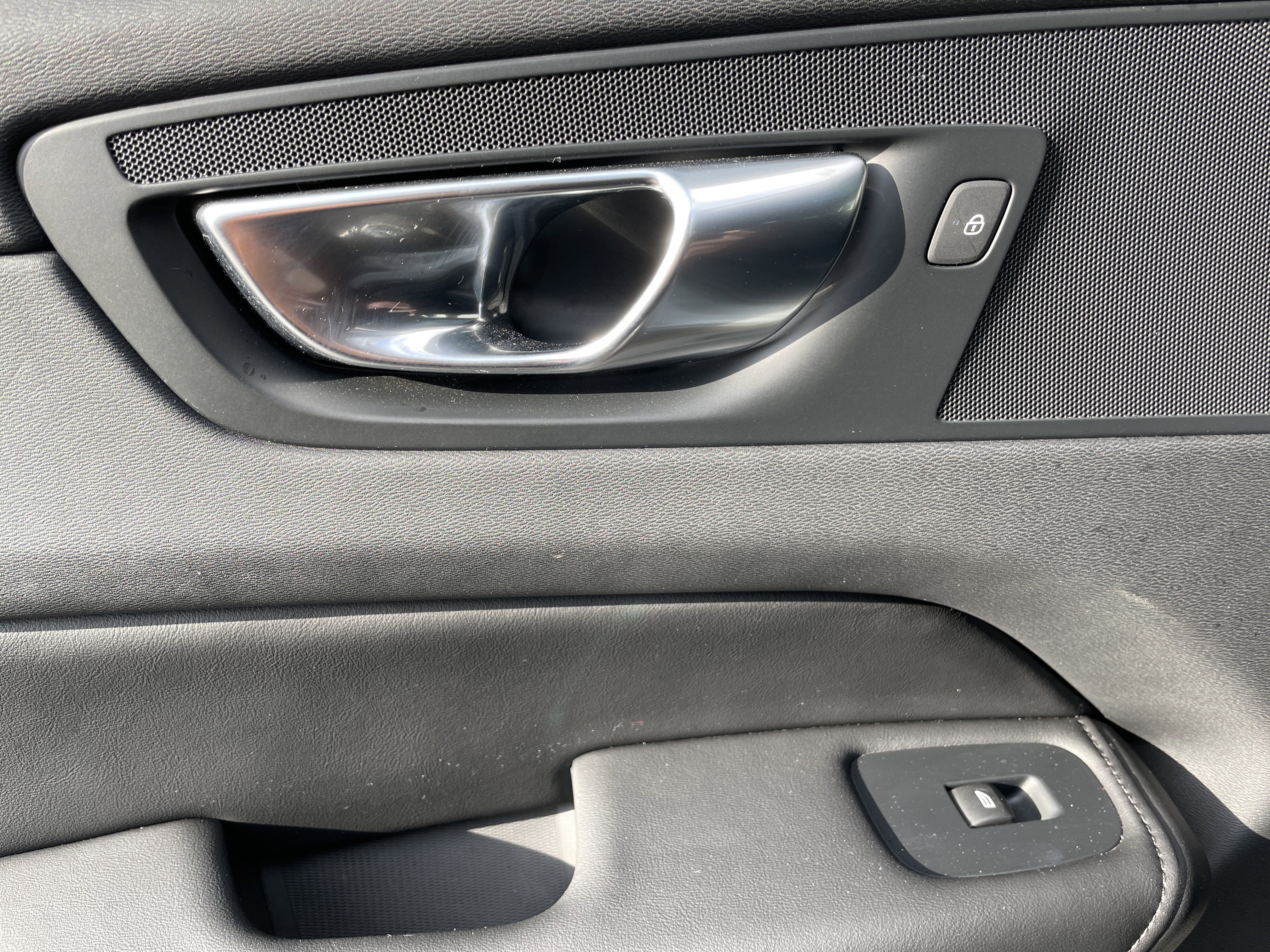 Used 2025 Volvo XC60 B5 Plus image 26