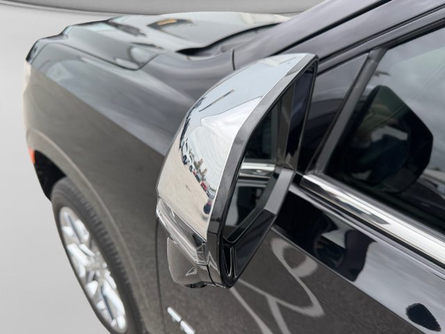 Used 2023 Chevrolet Tahoe Premier w/ Premium Package 2 AWD/4WD image 10