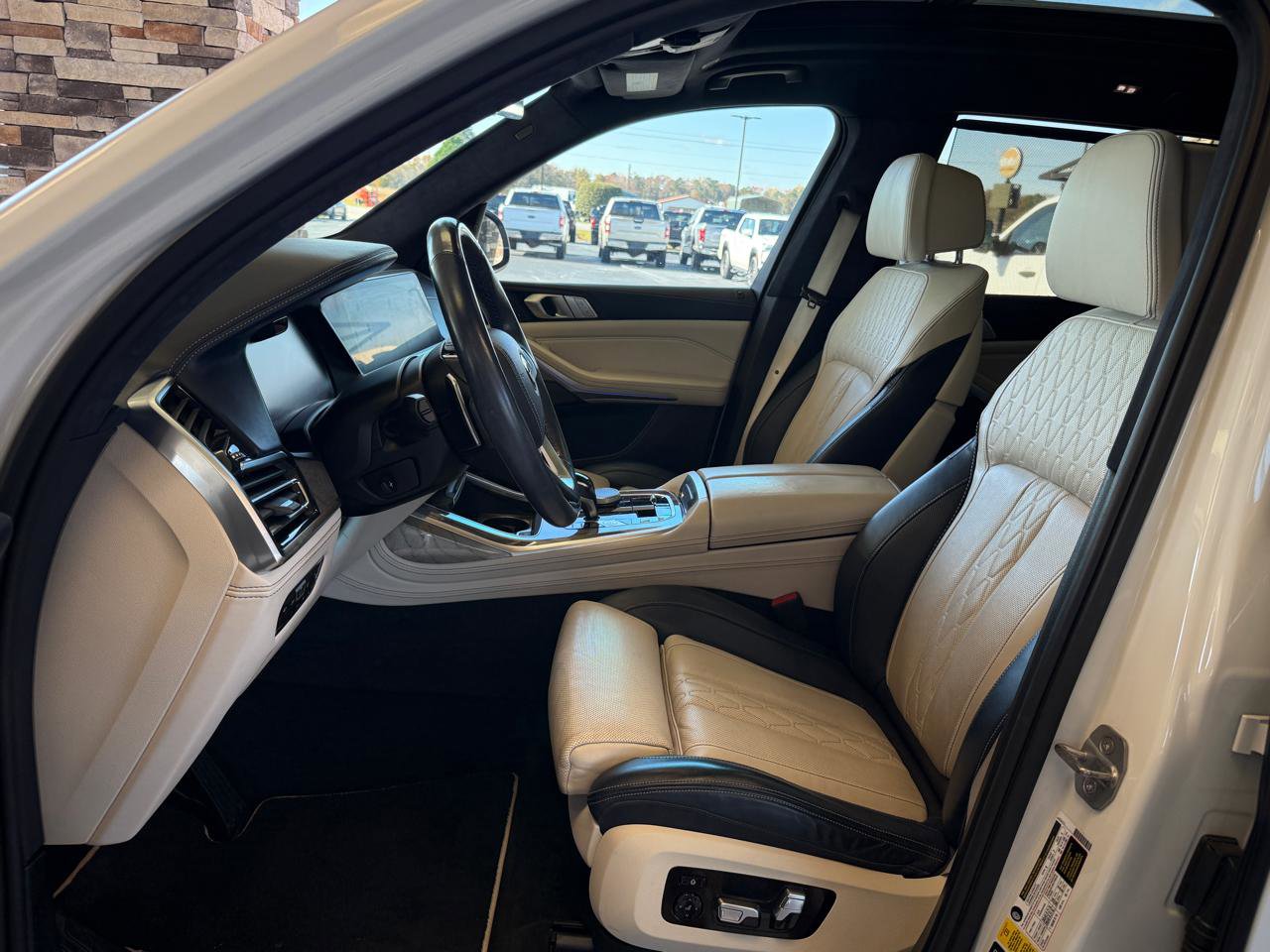 Used 2019 BMW X7 xDrive50i w/ Dynamic Handling Package image 9