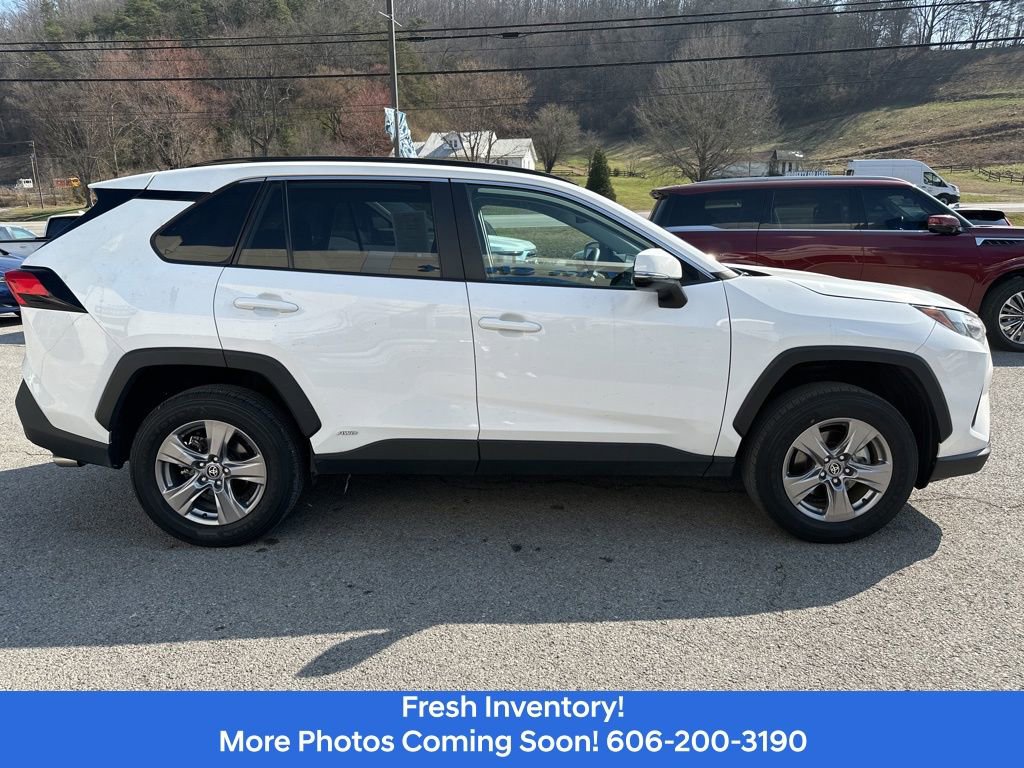 Used 2025 Toyota RAV4 XLE image 6