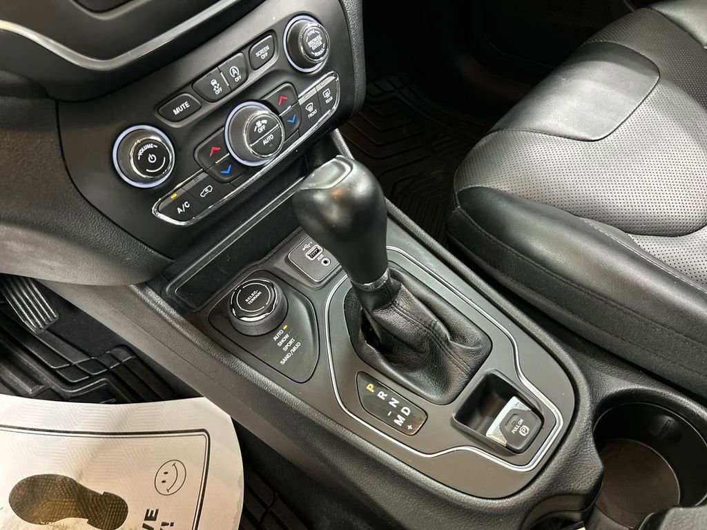 Used 2022 Jeep Cherokee Latitude Lux AWD/4WD image 17