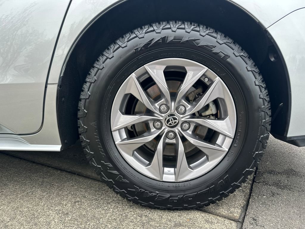 Certified 2021 Toyota Sienna XLE image 29