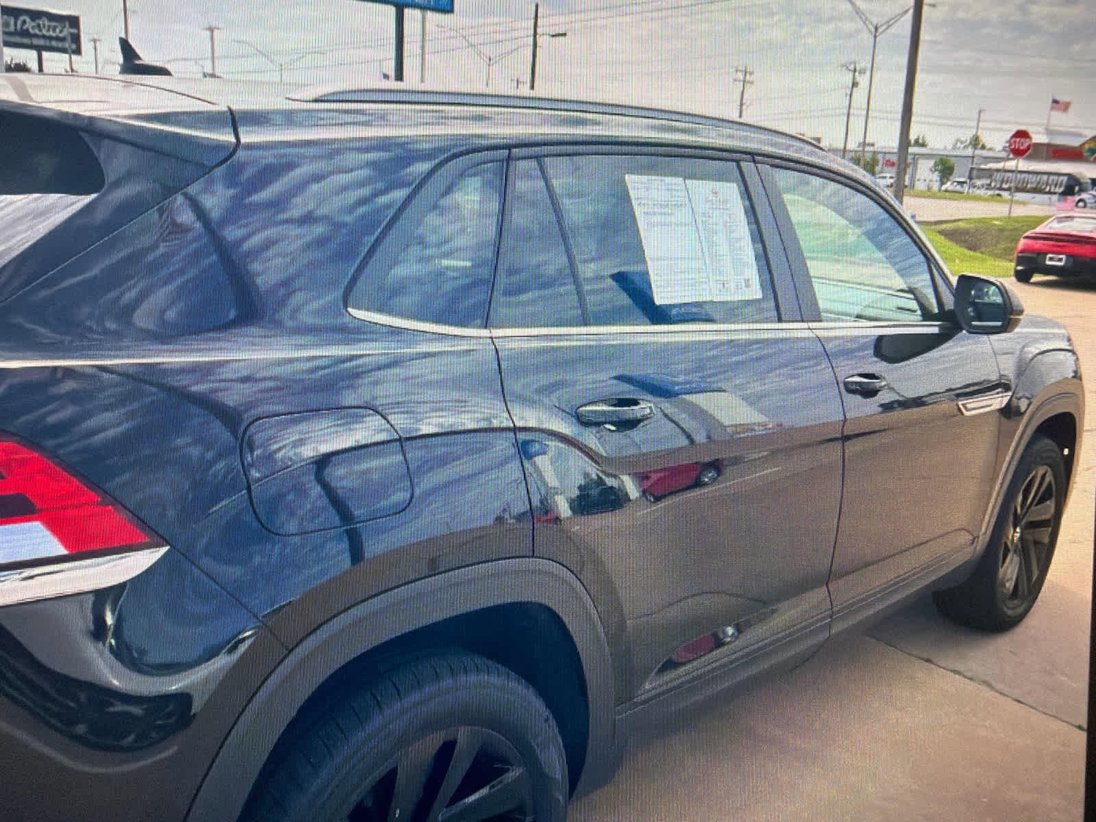 Used 2020 Volkswagen Atlas Cross Sport SE w/ Panoramic Sunroof Package FWD image 7