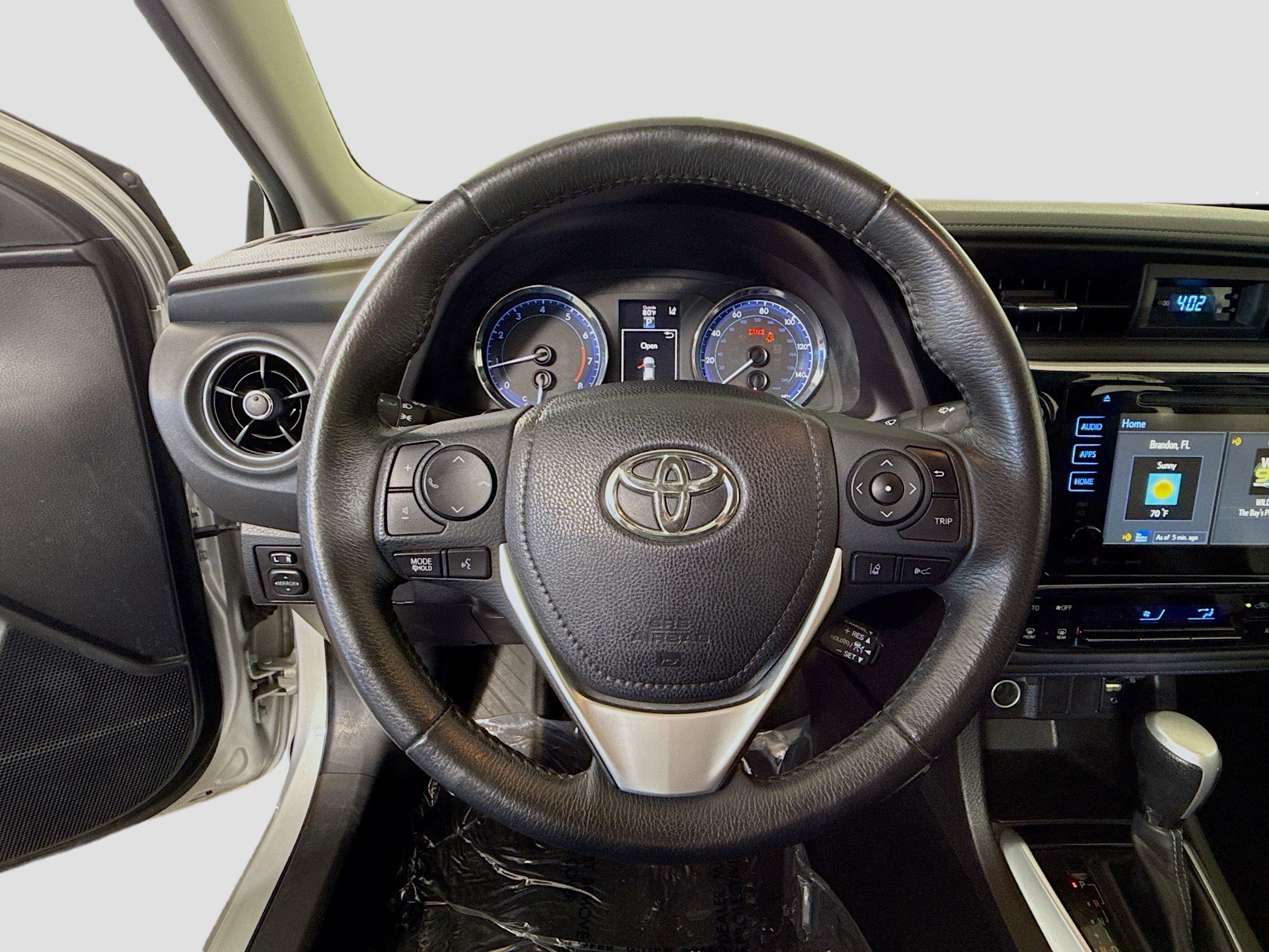 Used 2018 Toyota Corolla SE w/ SE Premium Package FWD image 13