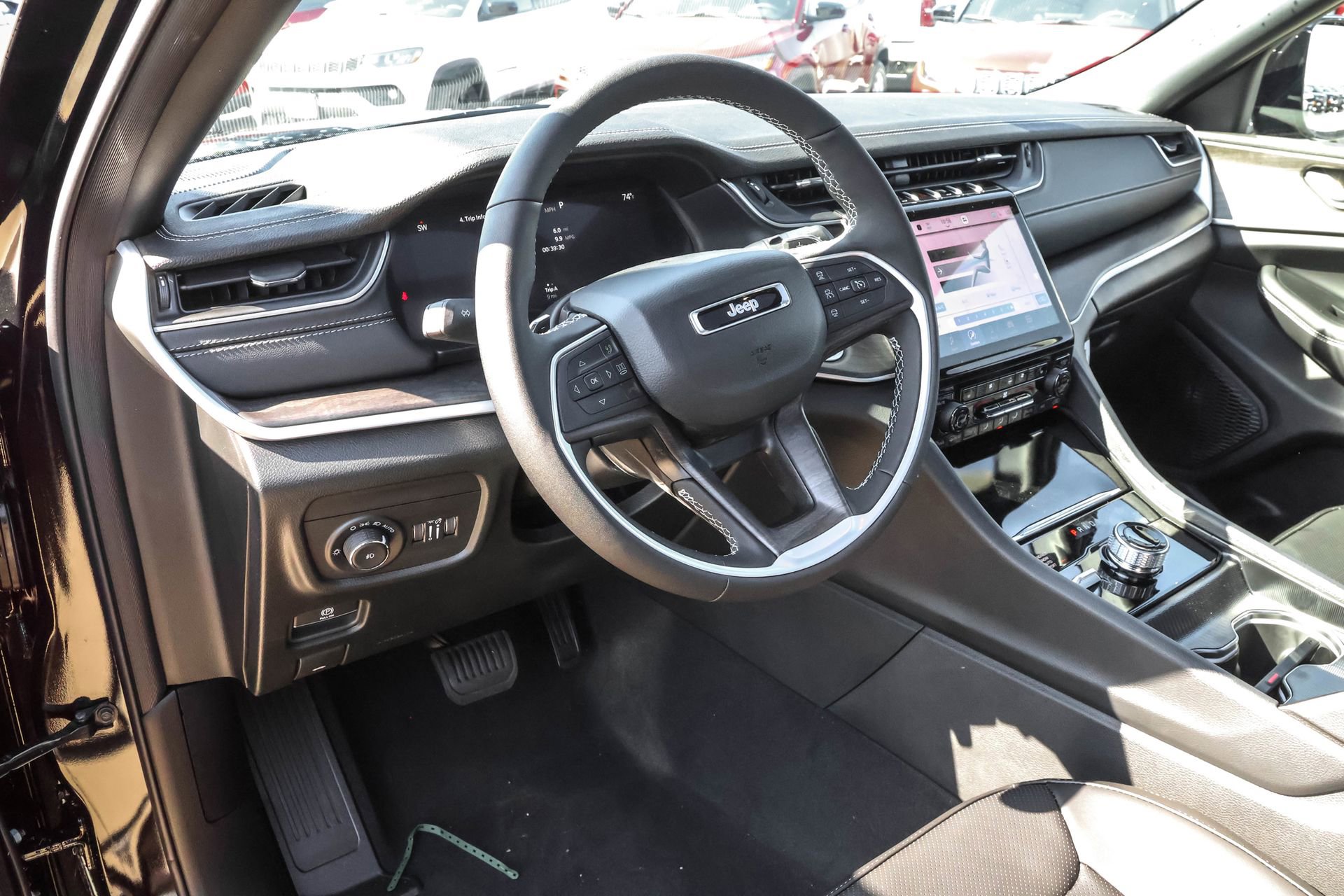 New 2025 Jeep Grand Cherokee Limited w/ Black Appearance Package image 4