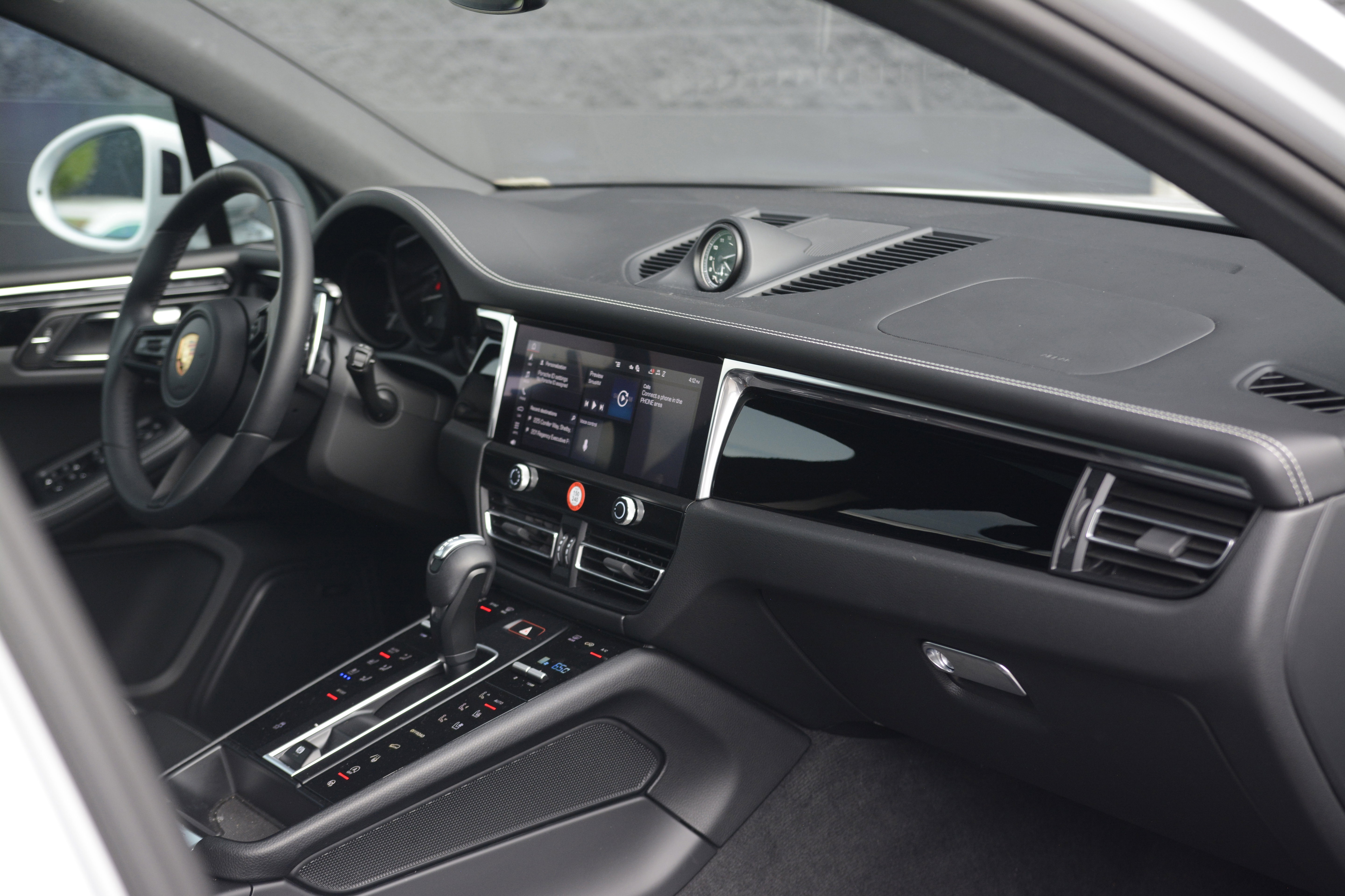 Certified 2026 Porsche Macan AWD/4WD image 28