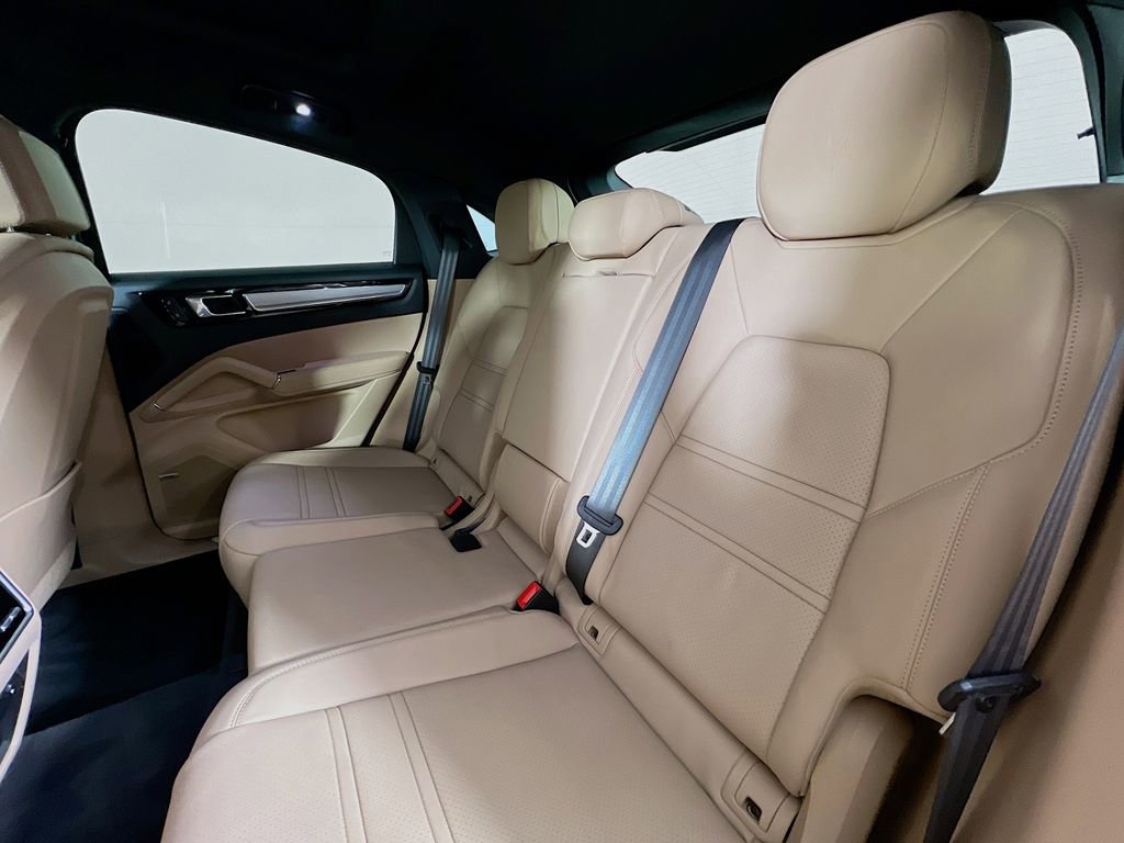 Certified 2023 Porsche Cayenne Platinum Edition image 24