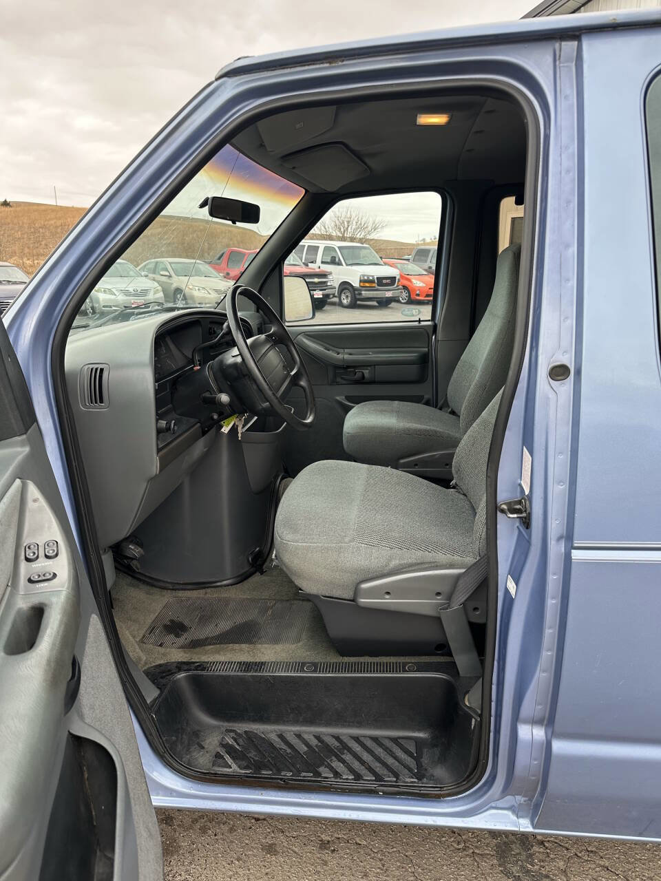 Used 1995 Ford E-350 and Econoline 350 XLT image 12