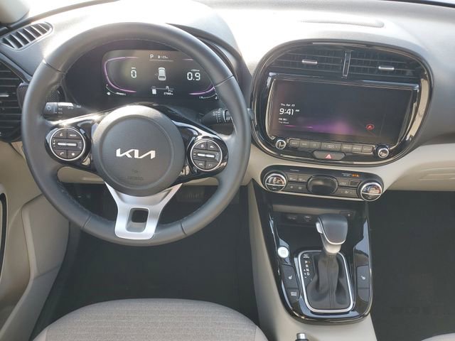 Certified 2023 Kia Soul EX FWD image 11