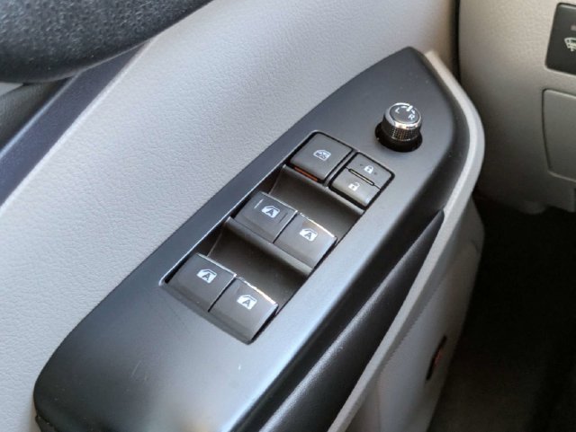 Used 2018 Toyota Highlander Limited FWD image 24