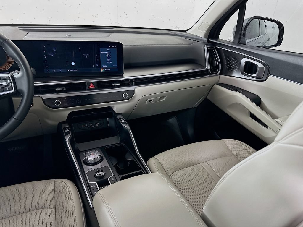 Used 2025 Kia Sorento EX w/ EX Panoramic Sunroof Package FWD image 24