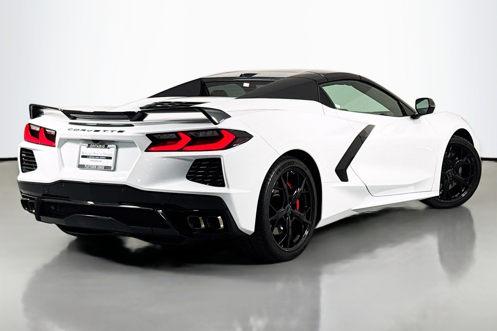 Used 2022 Chevrolet Corvette Stingray Premium Conv w/ Z51 Performance Package RWD image 14