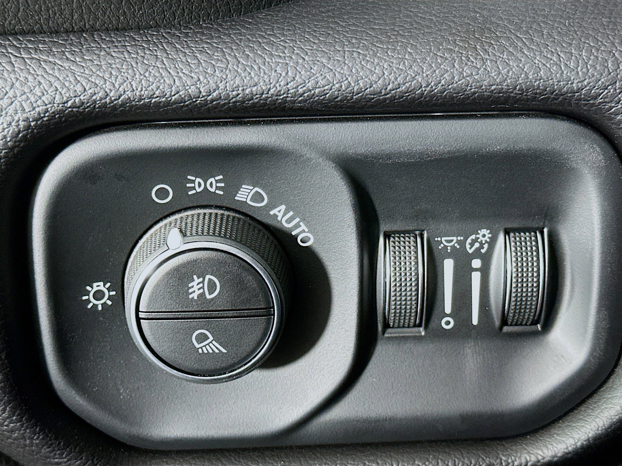 Used 2024 RAM 2500 Laramie w/ Safety Group image 17