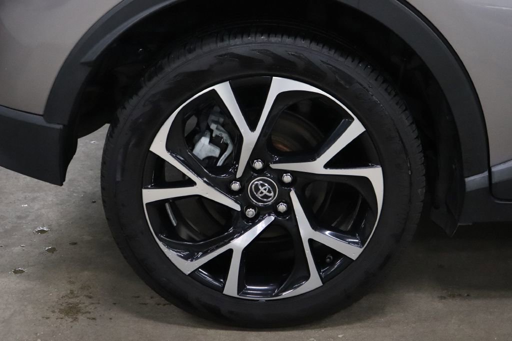 Used 2019 Toyota C-HR XLE image 29