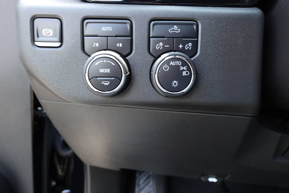 Used 2024 Chevrolet Silverado 1500 LT AWD/4WD image 51