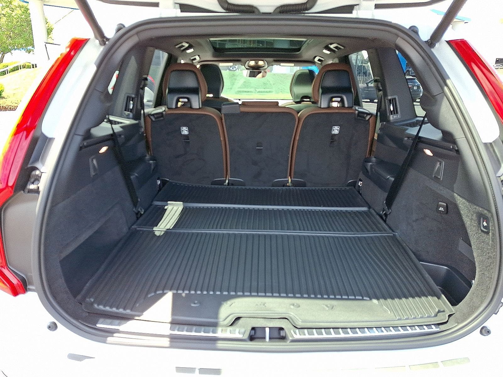 Used 2024 Volvo XC90 B6 Plus w/ Protection Package image 27