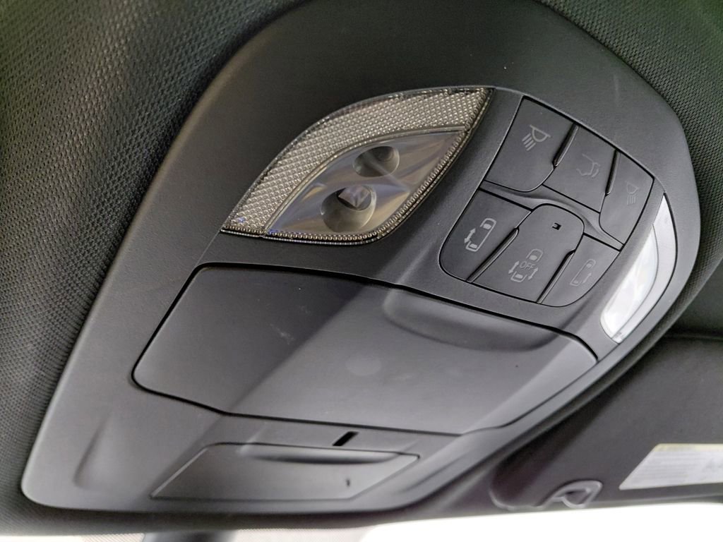 Used 2025 Chrysler Pacifica Select image 41