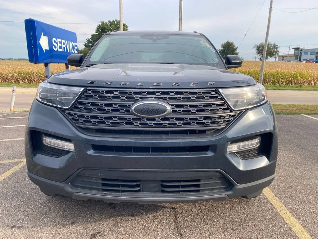 Used 2024 Ford Explorer XLT w/ Equipment Group 202A AWD/4WD image 15