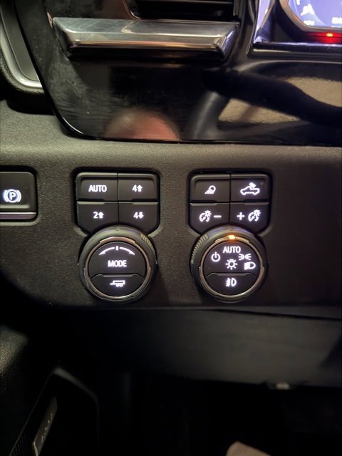 Used 2024 Chevrolet Silverado 2500 LTZ w/ LTZ Convenience Package image 23