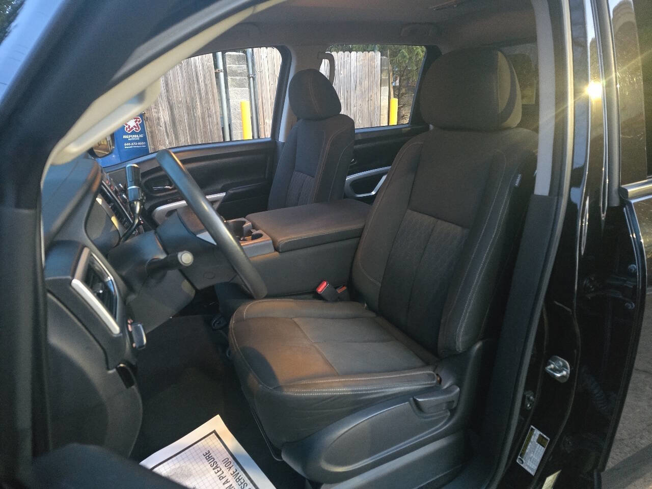 Used 2017 Nissan Titan SV image 32