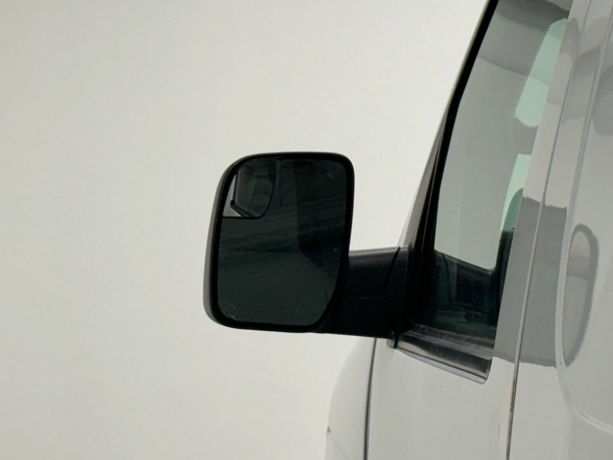 Used 2011 Ford E-150 and Econoline 150 w/ Commercial Cargo Van Pkg RWD image 34