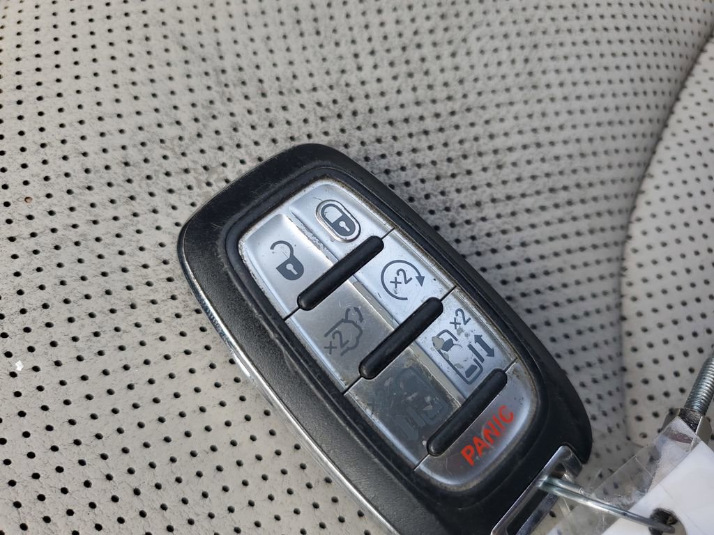 Used 2020 Chrysler Pacifica Limited w/ Advanced Safetytec Group FWD image 29