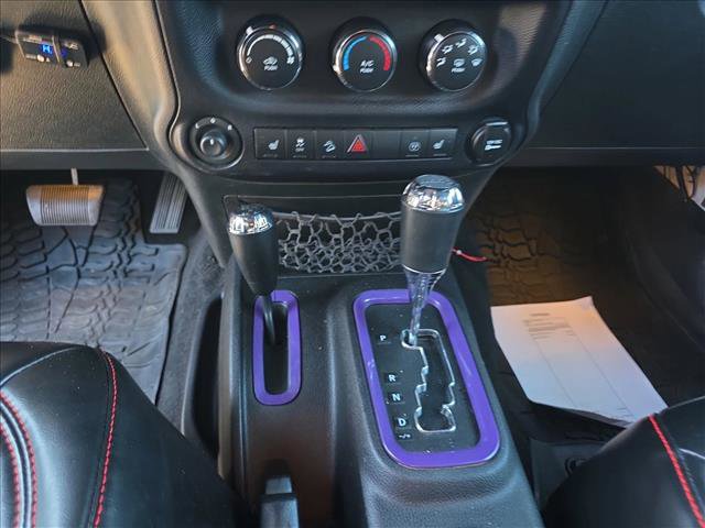 Used 2015 Jeep Wrangler Unlimited Rubicon w/ Connectivity Group image 15