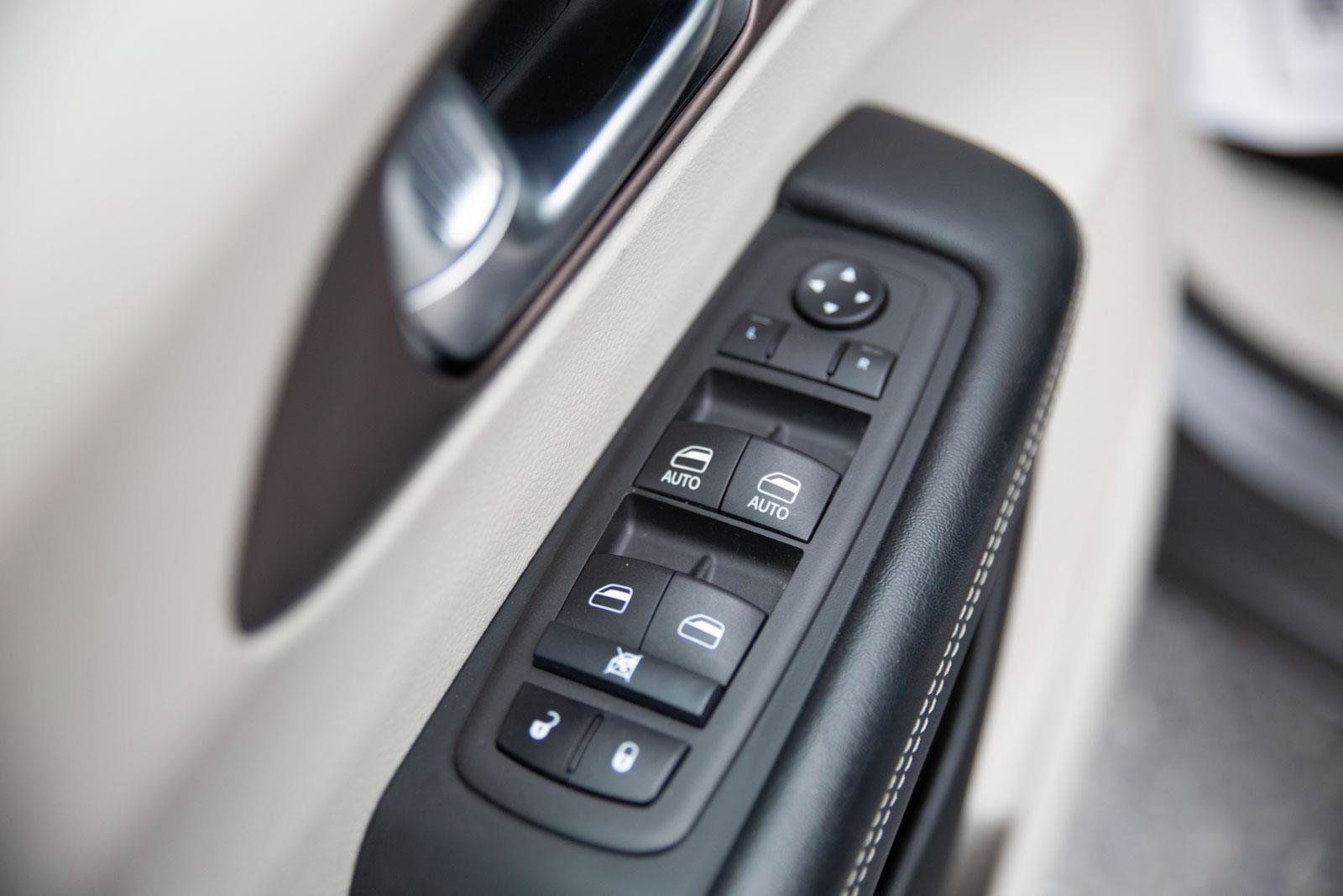 Used 2023 Chrysler Voyager LX image 17