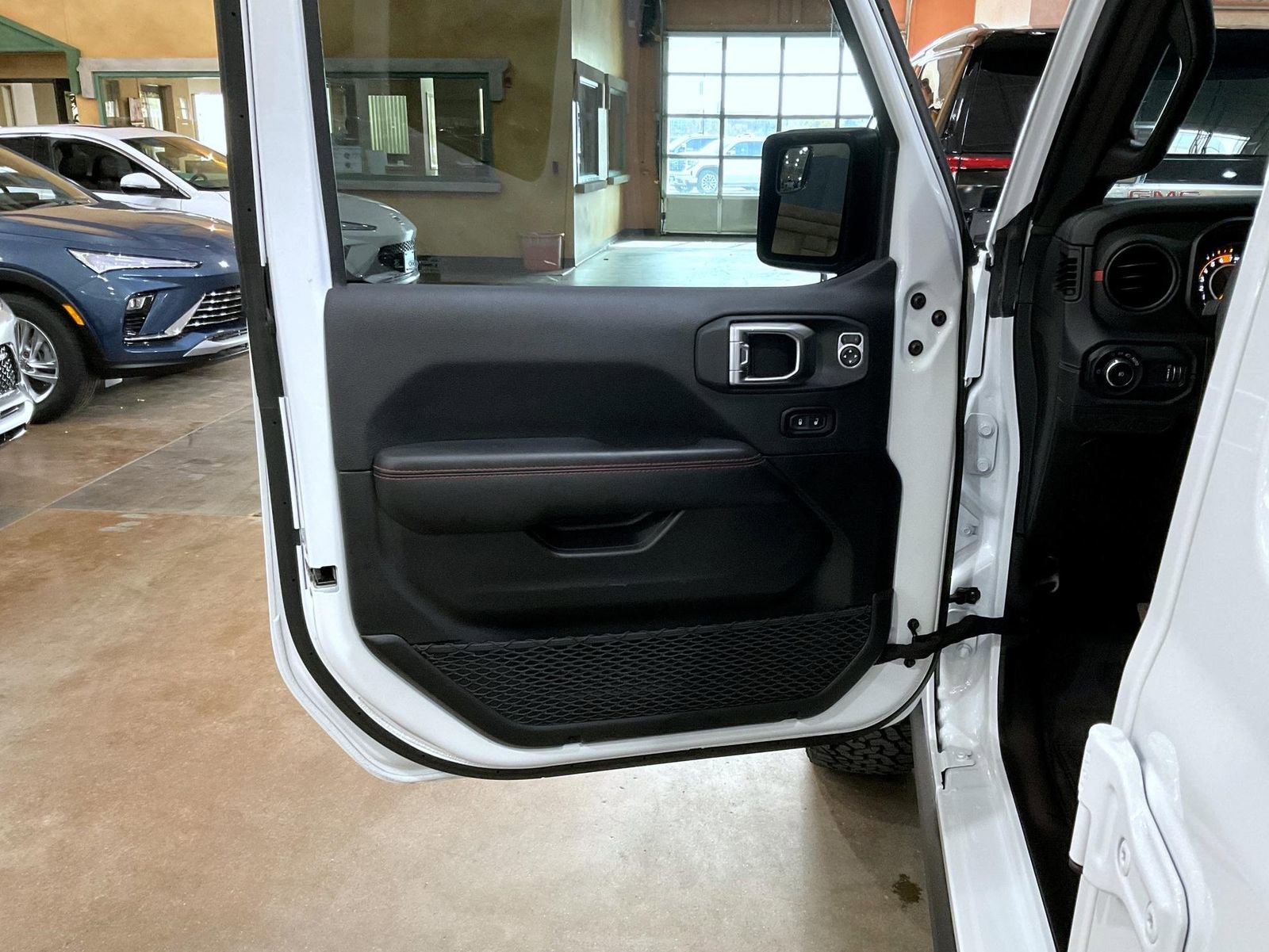 Used 2025 Jeep Wrangler Unlimited Rubicon image 9