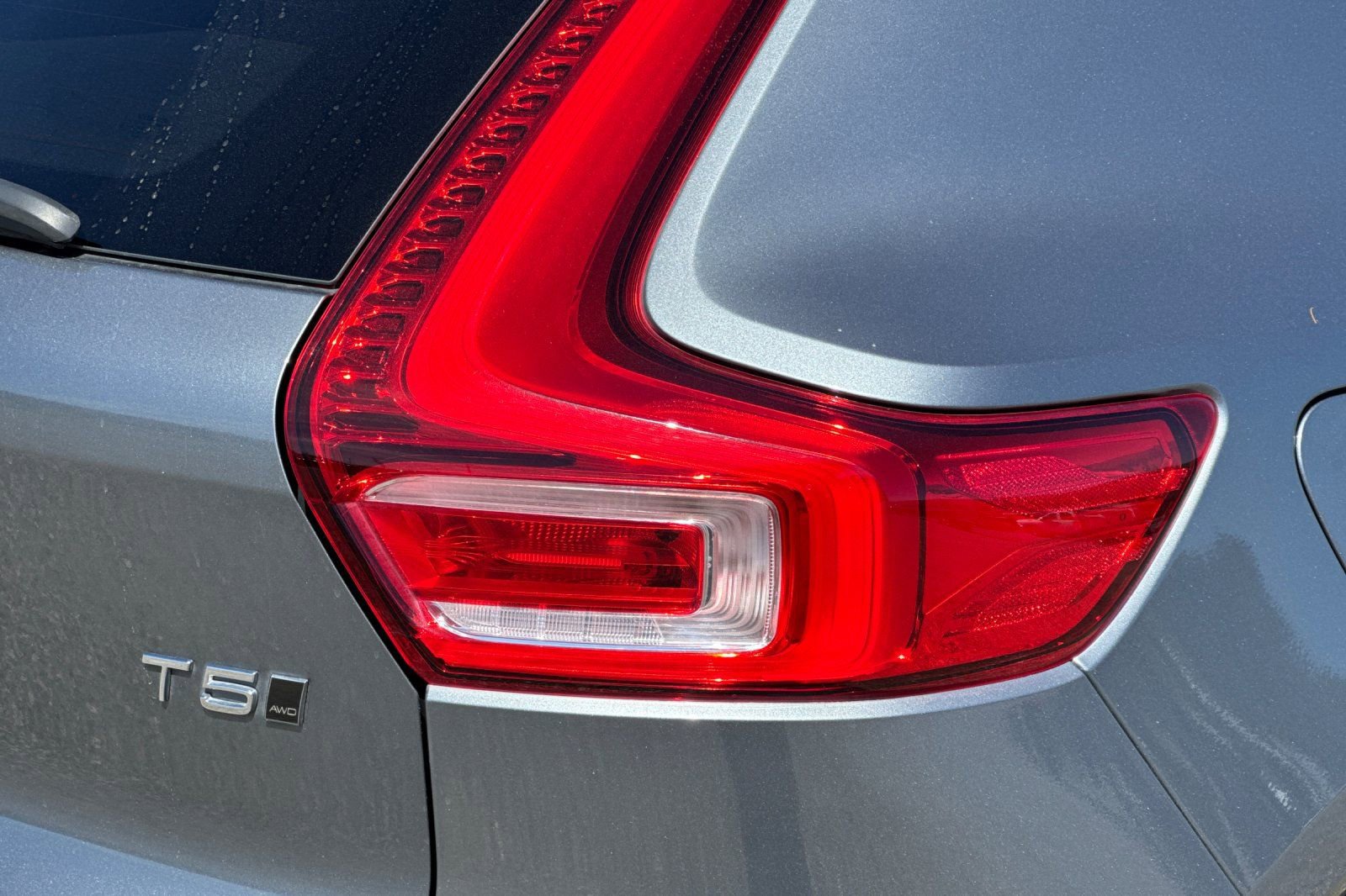 Used 2019 Volvo XC40 T5 Momentum image 34