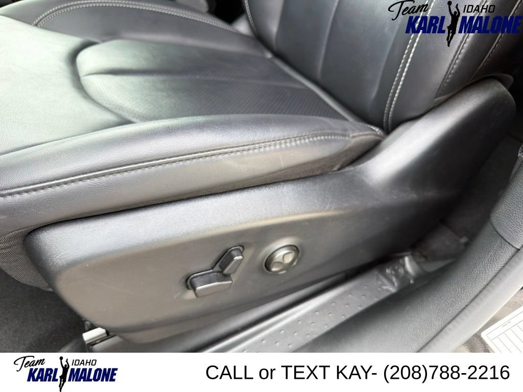 Used 2025 Chrysler Pacifica Select FWD image 24