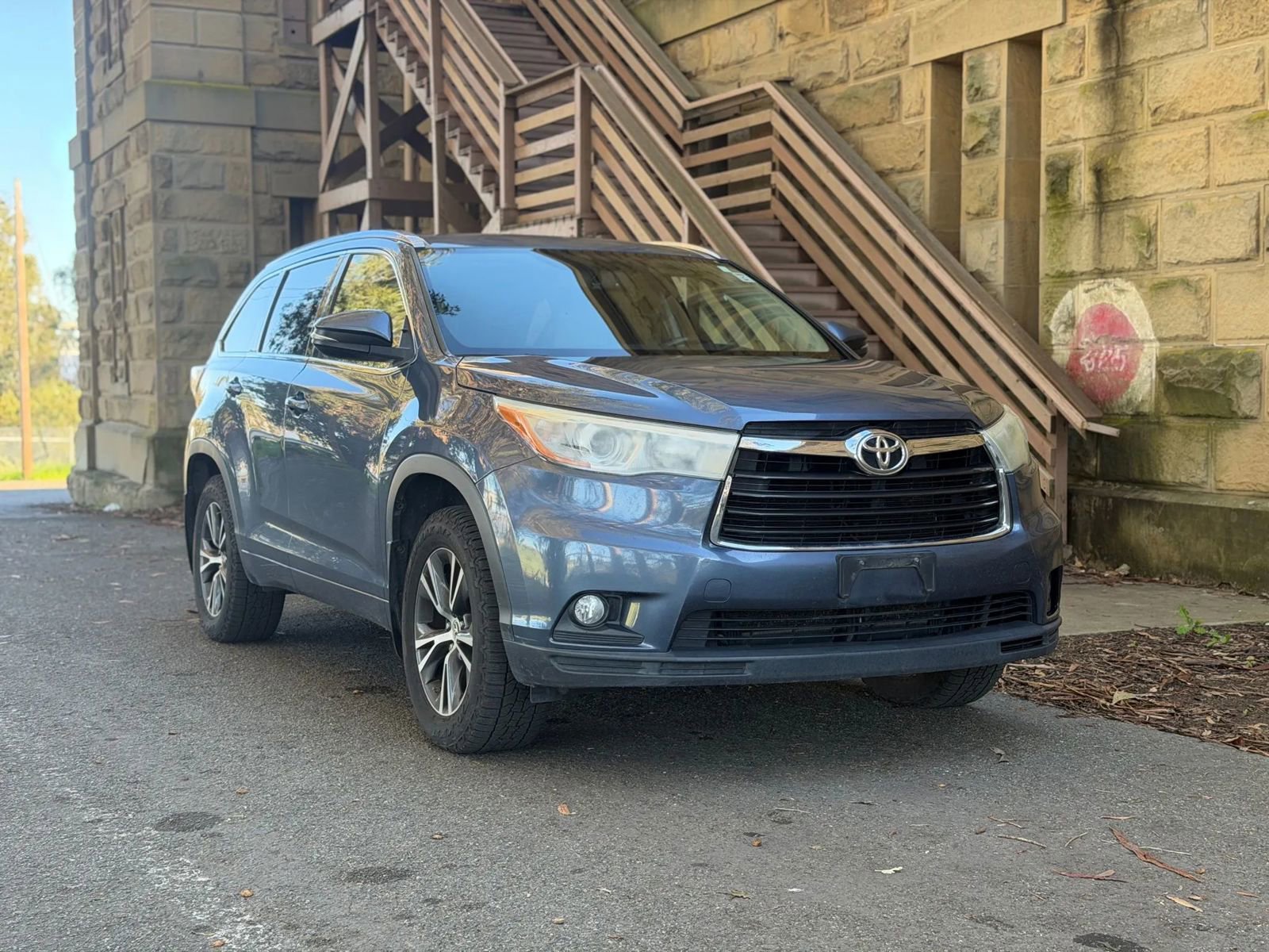 Used 2016 Toyota Highlander XLE AWD/4WD image 3