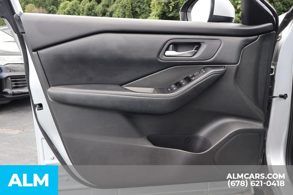 Used 2024 Nissan Rogue SV FWD image 14