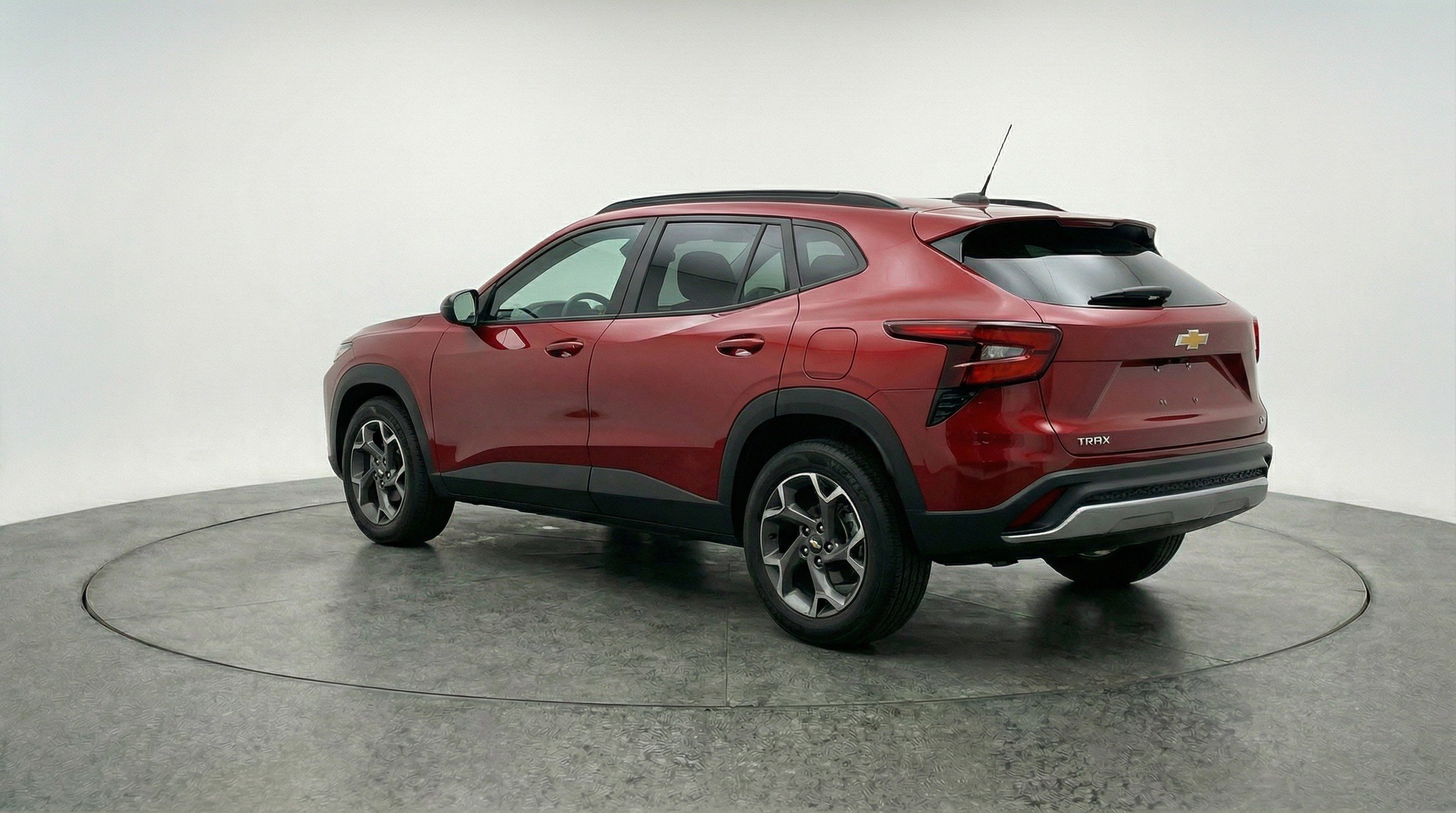 Used 2025 Chevrolet Trax LT FWD image 6