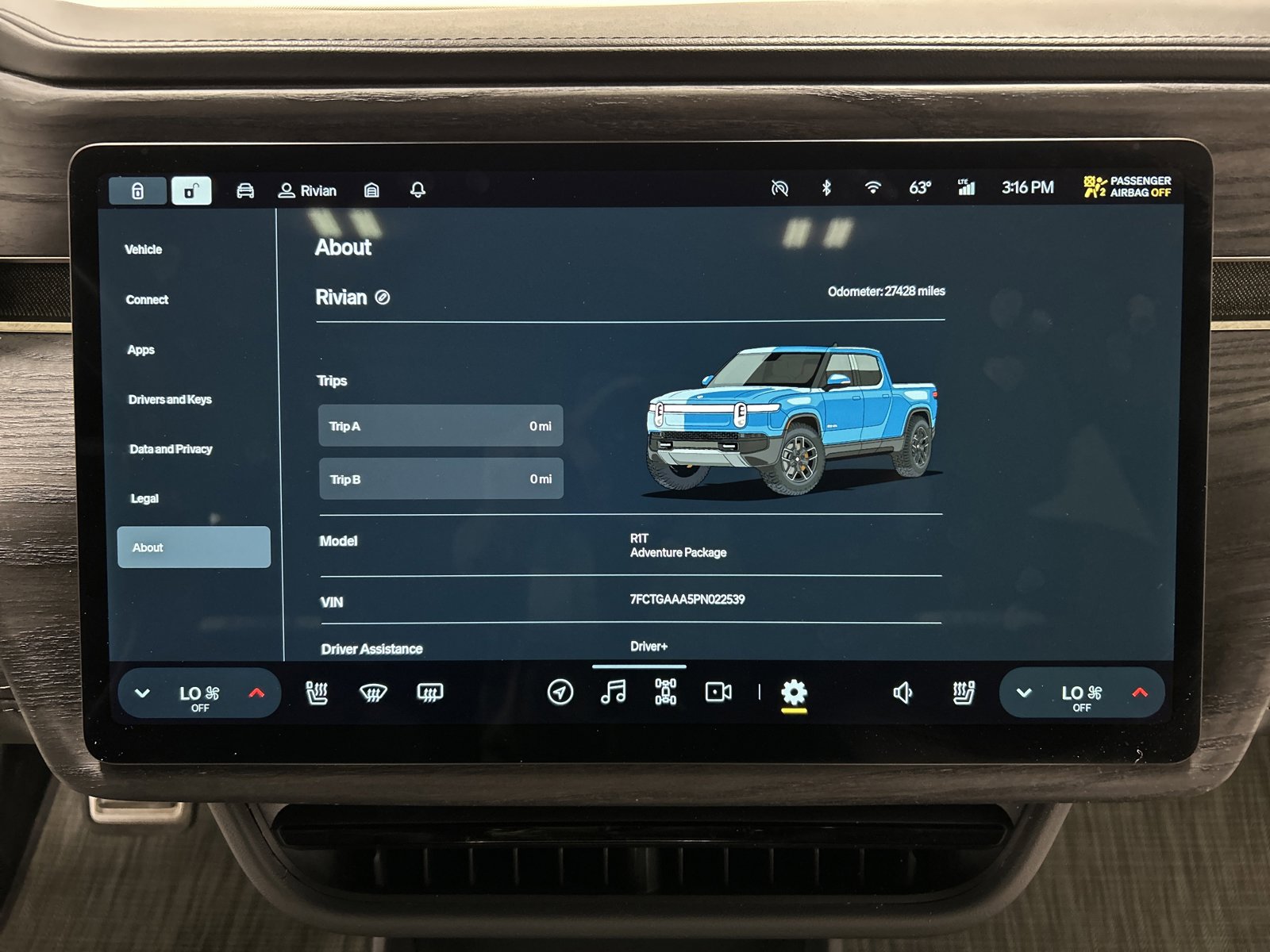 Used 2023 Rivian R1T Adventure image 27