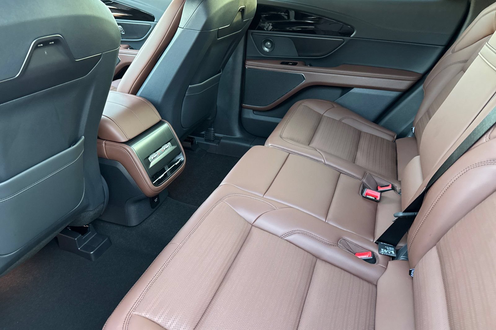 New 2026 Lincoln Nautilus Reserve w/ Jet Appearance Package AWD/4WD image 9